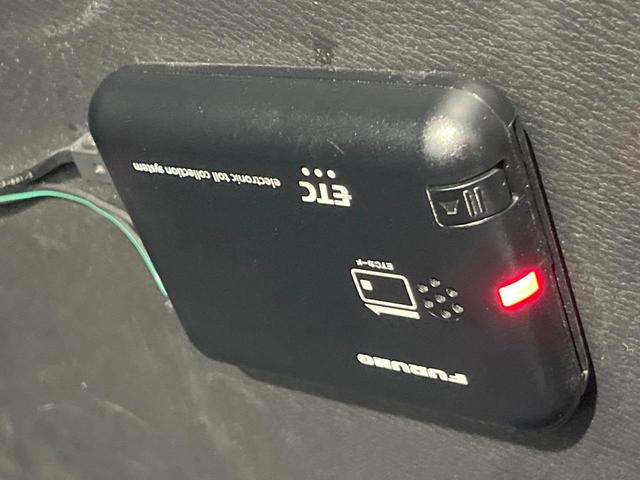 デリカＤ：５ Ｐ　４ＷＤ　ディーゼル（軽油）　ＳＤナビ　衝突被害軽減システム　レーダークルーズ　バックカメラ　両側電動ドア　スマートキー　ＬＥＤヘッド　ＥＴＣ　パワーシート　純正１８インチアルミ　車線逸脱警報（44枚目）