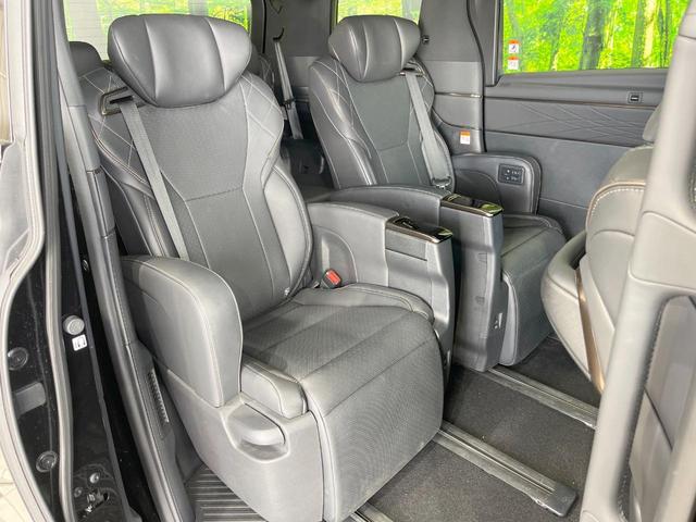 ヴェルファイアハイブリッド Ｚ　プレミア　ガラスルーフ　両側電動ドア　全周囲カメラ　衝突被害軽減システム　レーダークルーズ　禁煙車　電動リアゲート　レザーシート　前席シートエアコン　リアシートエアコン　コーナーセンサー　スマートキー（9枚目）