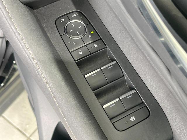 ヴェルファイアハイブリッド Ｚ　プレミア　ガラスルーフ　両側電動ドア　全周囲カメラ　衝突被害軽減システム　レーダークルーズ　禁煙車　電動リアゲート　レザーシート　前席シートエアコン　リアシートエアコン　コーナーセンサー　スマートキー（46枚目）