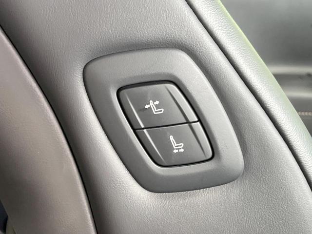 ヴェルファイアハイブリッド Ｚ　プレミア　ガラスルーフ　両側電動ドア　全周囲カメラ　衝突被害軽減システム　レーダークルーズ　禁煙車　電動リアゲート　レザーシート　前席シートエアコン　リアシートエアコン　コーナーセンサー　スマートキー（50枚目）