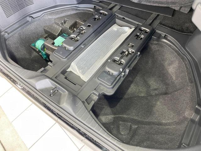 ヴェルファイアハイブリッド Ｚ　プレミア　ガラスルーフ　両側電動ドア　全周囲カメラ　衝突被害軽減システム　レーダークルーズ　禁煙車　電動リアゲート　レザーシート　前席シートエアコン　リアシートエアコン　コーナーセンサー　スマートキー（58枚目）