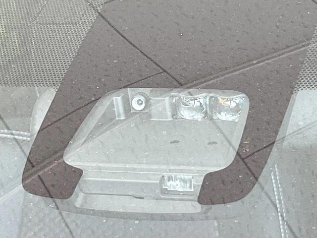 カローラフィールダー １．５Ｇ　ダブルバイビー　純正ＳＤナビ　バックカメラ　衝突被害軽減システム　禁煙車　ハーフレザーシート　スマートキー　ＬＥＤヘッド　純正１６インチアルミ　オートハイビーム　車線逸脱警報　オートライト　オートエアコン（5枚目）