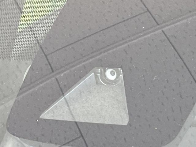 プリウス Ｓツーリングセレクション　純正ＳＤナビ　バックカメラ　衝突被害軽減システム　レーダークルーズ　禁煙車　シートヒーター　コーナーセンサー　スマートキー　ＬＥＤヘッド　ビルトインＥＴＣ　純正１７インチアルミ　オートハイビーム（5枚目）