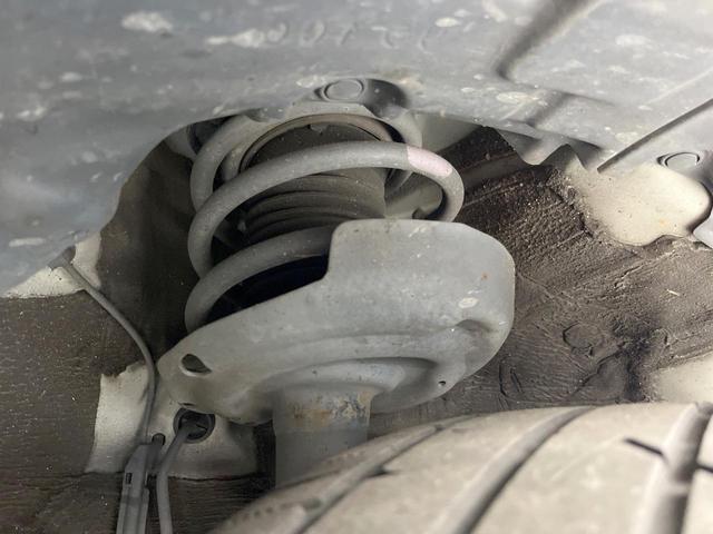 プリウス Ｓツーリングセレクション　純正ＳＤナビ　バックカメラ　衝突被害軽減システム　レーダークルーズ　禁煙車　シートヒーター　コーナーセンサー　スマートキー　ＬＥＤヘッド　ビルトインＥＴＣ　純正１７インチアルミ　オートハイビーム（27枚目）