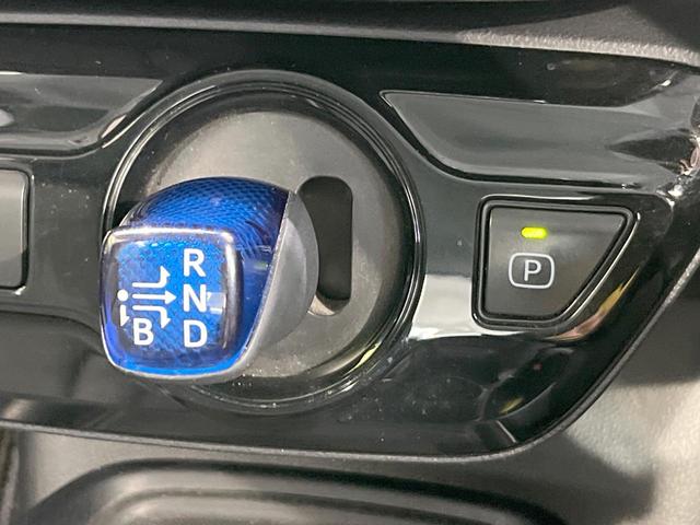 プリウス Ｓツーリングセレクション　純正ＳＤナビ　バックカメラ　衝突被害軽減システム　レーダークルーズ　禁煙車　シートヒーター　コーナーセンサー　スマートキー　ＬＥＤヘッド　ビルトインＥＴＣ　純正１７インチアルミ　オートハイビーム（43枚目）