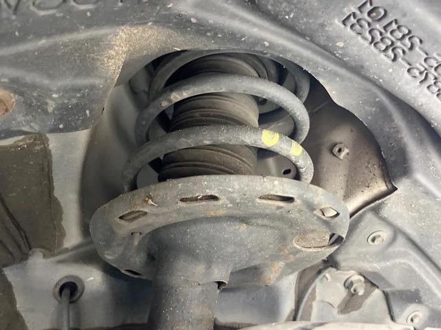 ヴォクシー ＺＳ　煌ＩＩ　両側電動ドア　ＳＤナビ　後席モニター　バックカメラ　衝突被害軽減システム　禁煙車　コーナーセンサー　スマートキー　ＬＥＤヘッド　ビルトインＥＴＣ　クルコン　純正１６インチアルミ　車線逸脱警報（21枚目）