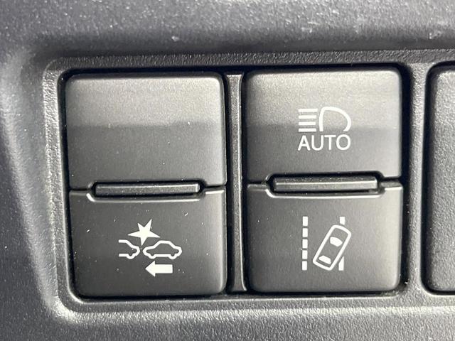 ヴォクシー ＺＳ　煌ＩＩ　両側電動ドア　ＳＤナビ　後席モニター　バックカメラ　衝突被害軽減システム　禁煙車　コーナーセンサー　スマートキー　ＬＥＤヘッド　ビルトインＥＴＣ　クルコン　純正１６インチアルミ　車線逸脱警報（42枚目）