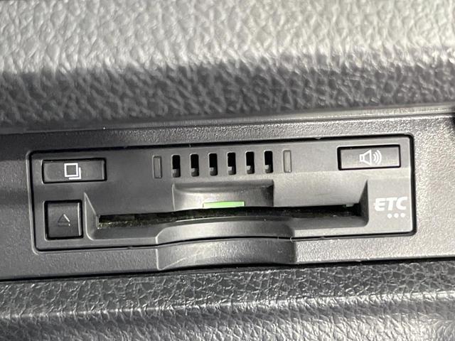 ヴォクシー ＺＳ　煌ＩＩ　両側電動ドア　ＳＤナビ　後席モニター　バックカメラ　衝突被害軽減システム　禁煙車　コーナーセンサー　スマートキー　ＬＥＤヘッド　ビルトインＥＴＣ　クルコン　純正１６インチアルミ　車線逸脱警報（43枚目）