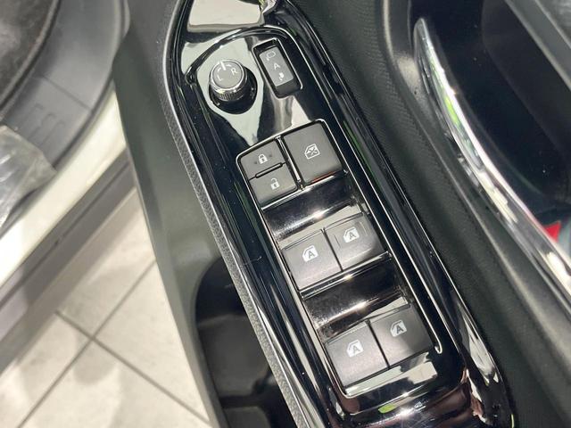 ヴォクシー ＺＳ　煌ＩＩ　両側電動ドア　ＳＤナビ　後席モニター　バックカメラ　衝突被害軽減システム　禁煙車　コーナーセンサー　スマートキー　ＬＥＤヘッド　ビルトインＥＴＣ　クルコン　純正１６インチアルミ　車線逸脱警報（50枚目）