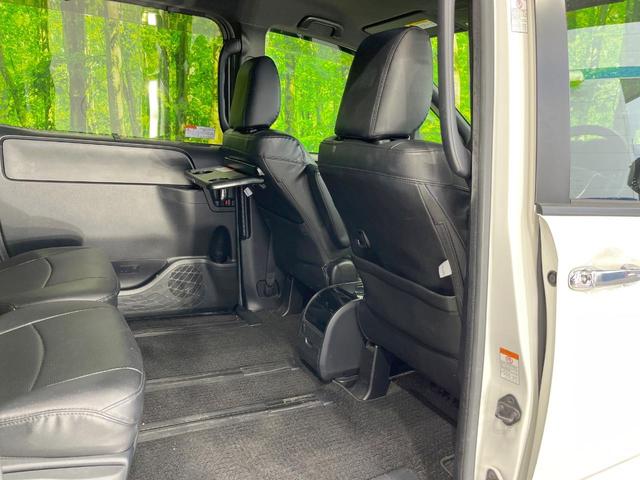 ヴォクシー ＺＳ　煌ＩＩ　両側電動ドア　ＳＤナビ　後席モニター　バックカメラ　衝突被害軽減システム　禁煙車　コーナーセンサー　スマートキー　ＬＥＤヘッド　ビルトインＥＴＣ　クルコン　純正１６インチアルミ　車線逸脱警報（53枚目）