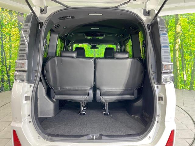 ヴォクシー ＺＳ　煌ＩＩ　両側電動ドア　ＳＤナビ　後席モニター　バックカメラ　衝突被害軽減システム　禁煙車　コーナーセンサー　スマートキー　ＬＥＤヘッド　ビルトインＥＴＣ　クルコン　純正１６インチアルミ　車線逸脱警報（57枚目）