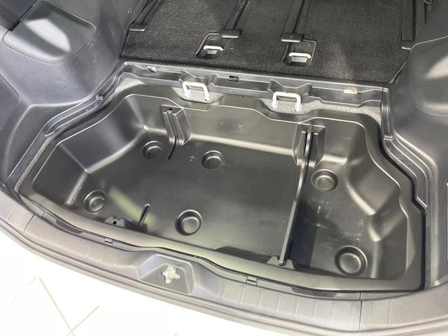 ヴォクシー ＺＳ　煌ＩＩ　両側電動ドア　ＳＤナビ　後席モニター　バックカメラ　衝突被害軽減システム　禁煙車　コーナーセンサー　スマートキー　ＬＥＤヘッド　ビルトインＥＴＣ　クルコン　純正１６インチアルミ　車線逸脱警報（58枚目）