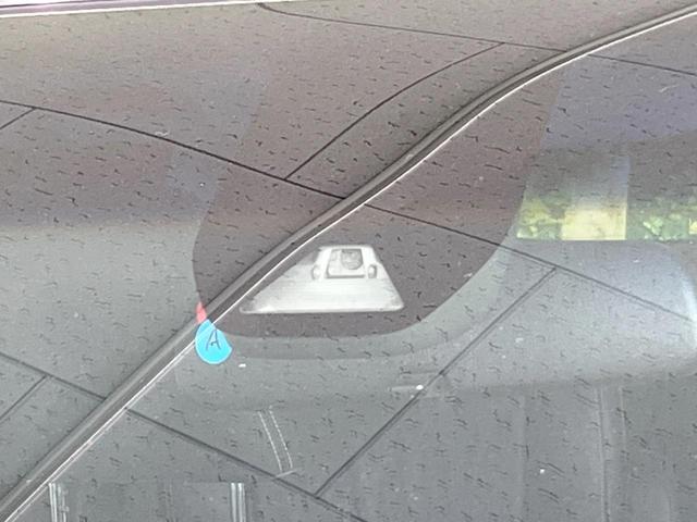 �y�z���_�Z���V���O�z���s���ɑO���̎ԗ�����F�����A�Փ˂������Ȏ��͌x��ƃu���[�L�ŏՓˉ���Ɣ�Q�y�����A�V�X�g�B�����S�Ƀh���C�u�����y���݂��������܂��B