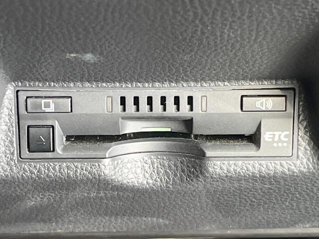 ヤリスクロス ハイブリッドＺ　バックカメラ　衝突被害軽減システム　レーダークルーズ　禁煙車　ハーフレザーシート　コーナーセンサー　スマートキー　ＬＥＤヘッド　ビルトインＥＴＣ　純正１８インチアルミ　オートハイビーム　車線逸脱警報（7枚目）