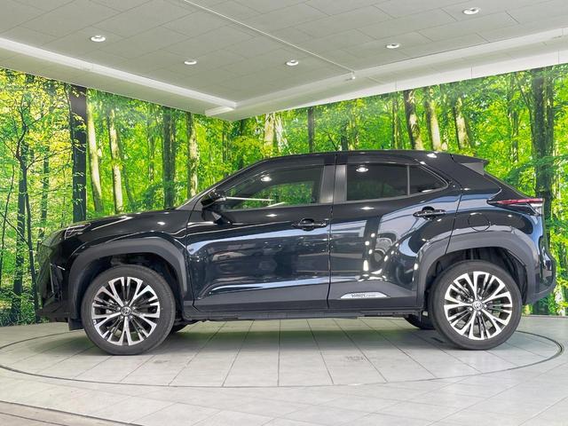 ヤリスクロス ハイブリッドＺ　バックカメラ　衝突被害軽減システム　レーダークルーズ　禁煙車　ハーフレザーシート　コーナーセンサー　スマートキー　ＬＥＤヘッド　ビルトインＥＴＣ　純正１８インチアルミ　オートハイビーム　車線逸脱警報（22枚目）