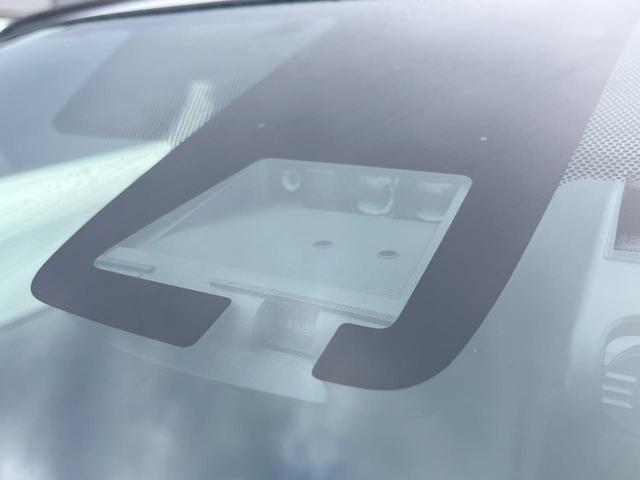 アクア クロスオーバー　純正ＳＤナビ　衝突被害軽減システム　バックカメラ　ハーフレザーシート　ドラレコ　スマートキー　ＬＥＤヘッド　ビルトインＥＴＣ　純正１６インチアルミ　オートハイビーム　オートライト　オートエアコン（3枚目）