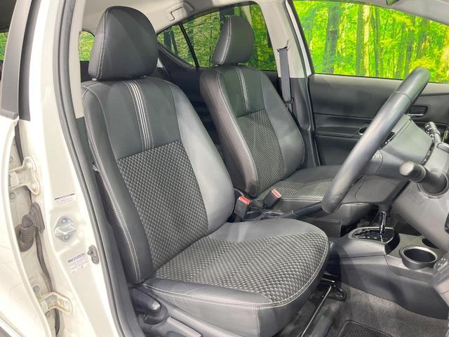 アクア クロスオーバー　純正ＳＤナビ　衝突被害軽減システム　バックカメラ　ハーフレザーシート　ドラレコ　スマートキー　ＬＥＤヘッド　ビルトインＥＴＣ　純正１６インチアルミ　オートハイビーム　オートライト　オートエアコン（8枚目）