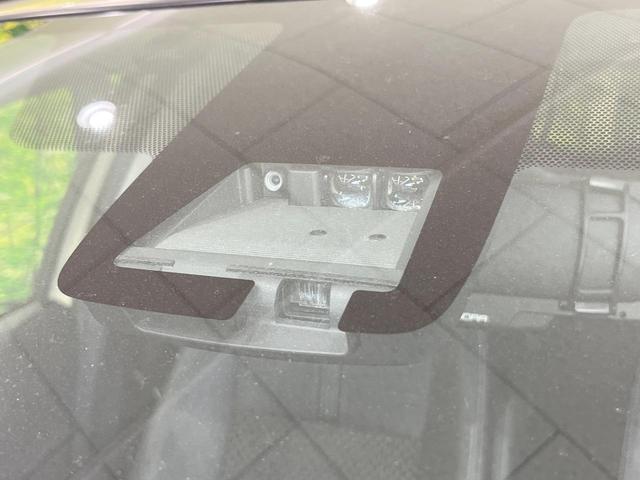 アクア クロスオーバー　ＳＤナビ　衝突被害軽減システム　バックカメラ　ハーフレザーシート　ドラレコ　スマートキー　ＥＴＣ　コーナーセンサー　純正１６インチアルミ　オートハイビーム　オートライト　オートエアコン（3枚目）