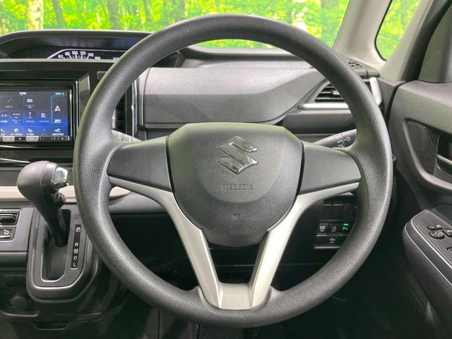 �C���e���A�ɍ��킹���f�U�C���̃X�e�A�����O�́A�^�]�������̂��Ƃ��l���A�^�]���₷���`��A�傫���ł��B�����x�A���ۂɐG���Ă��m���߂��������B