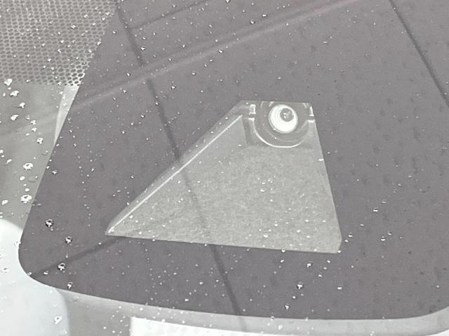 プリウス Ｓセーフティプラス　バックカメラ　衝突被害軽減システム　レーダークルーズ　禁煙車　ドラレコ　コーナーセンサー　スマートキー　ＬＥＤヘッド　ビルトインＥＴＣ　純正１５インチアルミ　オートハイビーム（3枚目）