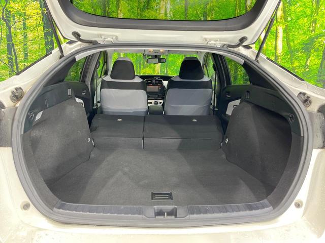 プリウス Ｓセーフティプラス　バックカメラ　衝突被害軽減システム　レーダークルーズ　禁煙車　ドラレコ　コーナーセンサー　スマートキー　ＬＥＤヘッド　ビルトインＥＴＣ　純正１５インチアルミ　オートハイビーム（10枚目）