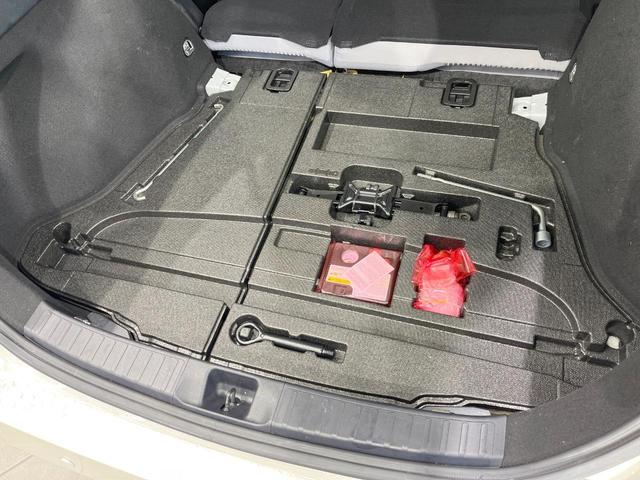 プリウス Ｓセーフティプラス　バックカメラ　衝突被害軽減システム　レーダークルーズ　禁煙車　ドラレコ　コーナーセンサー　スマートキー　ＬＥＤヘッド　ビルトインＥＴＣ　純正１５インチアルミ　オートハイビーム（55枚目）