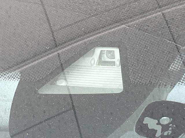 ヴェゼル ハイブリッドＸ・ホンダセンシング　純正ＳＤナビ　バックカメラ　衝突被害軽減システム　レーダークルーズ　禁煙車　ドラレコ　スマートキー　ＬＥＤヘッド　ビルトインＥＴＣ　純正１６インチアルミ　車線逸脱警報　オートライト　デュアルエアコン（3枚目）