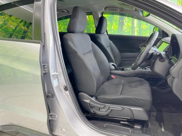 ヴェゼル ハイブリッドＸ・ホンダセンシング　純正ＳＤナビ　バックカメラ　衝突被害軽減システム　レーダークルーズ　禁煙車　ドラレコ　スマートキー　ＬＥＤヘッド　ビルトインＥＴＣ　純正１６インチアルミ　車線逸脱警報　オートライト　デュアルエアコン（8枚目）