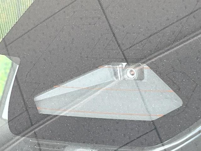 �y�g���^�Z�[�t�e�B�Z���X�z���s���ɑO���̎ԗ�����F�����A�Փ˂������Ȏ��͌x��ƃu���[�L�ŏՓˉ���Ɣ�Q�y�����A�V�X�g�B�����S�Ƀh���C�u�����y���݂��������܂��B