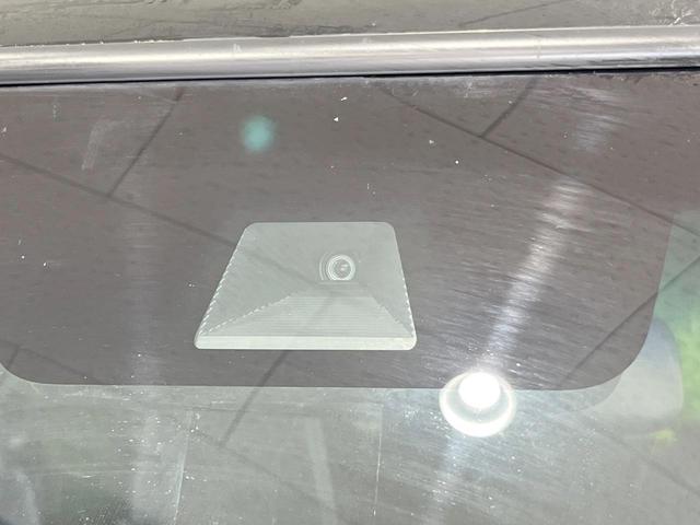 Ｎ－ＢＯＸカスタム Ｌターボ　スタイル＋ブラック　純正ＳＤナビ　衝突被害軽減システム　レーダークルーズ　両側電動ドア　バックカメラ　スマートキー　ＬＥＤヘッド　ハーフレザーシート　コーナーセンサー　ビルトインＥＴＣ　純正１５インチアルミ（3枚目）