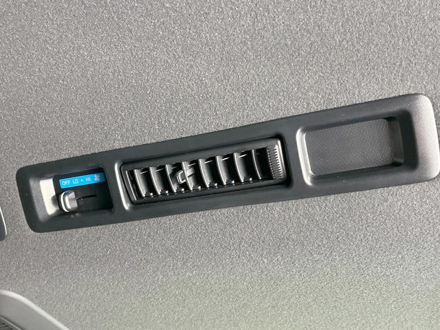 ハイエースバン ロングスーパーＧＬ　ダークプライムＳ　ディーゼル（軽油）　フルエアロ　全周囲カメラ　衝突被害軽減システム　ハーフレザーシート　スマートキー　ＬＥＤヘッド　オートハイビーム　車線逸脱警報　オートライト　オートエアコン（46枚目）