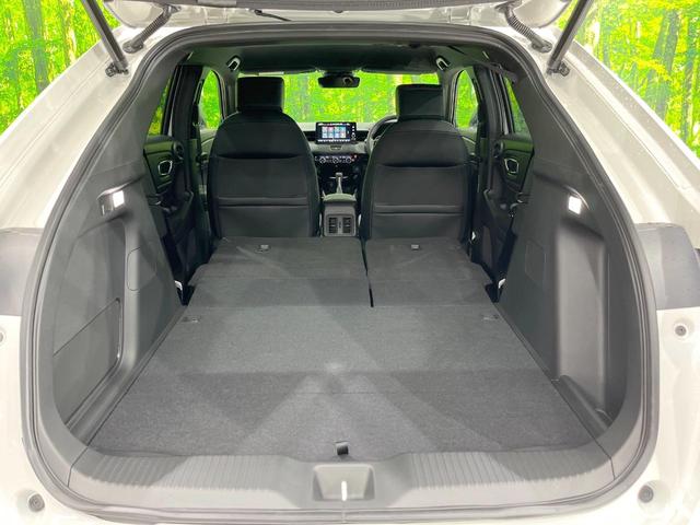 ヴェゼル ｅ：ＨＥＶ　ＲＳ　登録済未使用車　全周囲カメラ　衝突被害軽減システム　レーダークルーズ　ハーフレザーシート　コーナーセンサー　スマートキー　ＬＥＤヘッド　ＥＴＣ２．０　純正１８インチアルミ　オートハイビーム（10枚目）