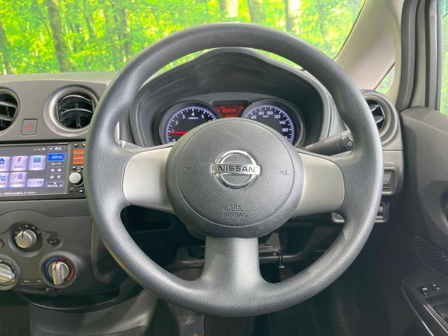 �C���e���A�ɍ��킹���f�U�C���̃X�e�A�����O�́A�^�]�������̂��Ƃ��l���A�^�]���₷���`��A�傫���ł��B�����x�A���ۂɐG���Ă��m���߂��������B