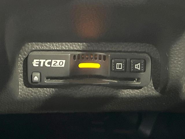 ヴェゼル ｅ：ＨＥＶ　Ｘ　バックカメラ　衝突被害軽減システム　レーダークルーズ　ドラレコ　コーナーセンサー　スマートキー　ＬＥＤヘッド　ＥＴＣ２．０　純正１６インチアルミ　車線逸脱警報　オートライト　オートエアコン（7枚目）