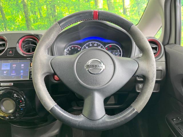 �C���e���A�ɍ��킹���f�U�C���̃X�e�A�����O�́A�^�]�������̂��Ƃ��l���A�^�]���₷���`��A�傫���ł��B�����x�A���ۂɐG���Ă��m���߂��������B