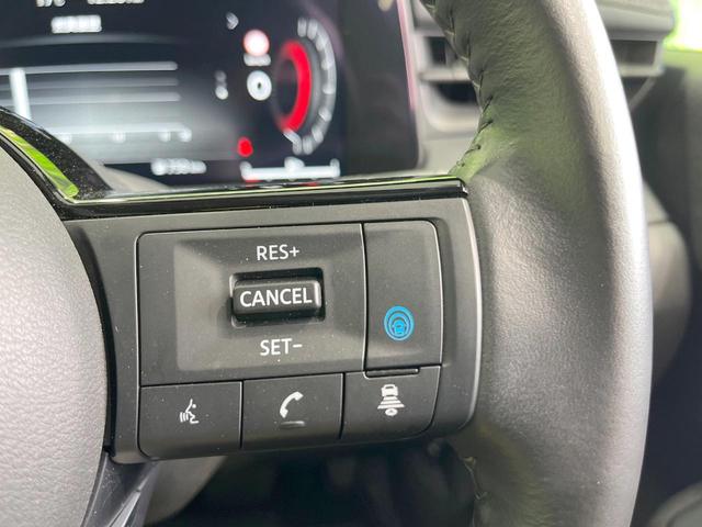 オーラ Ｇ　全周囲カメラ　衝突被害軽減システム　禁煙車　パワーシート　コーナーセンサー　スマートキー　ＬＥＤヘッド　ＥＴＣ２．０　クルコン　純正１７インチアルミ　オートハイビーム　オートライト　オートエアコン（7枚目）