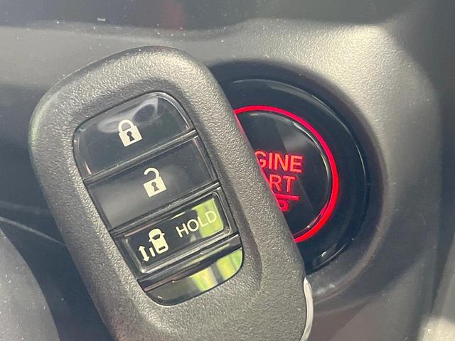 Ｎ－ＢＯＸ ベースグレード　電動スライドドア　衝突被害軽減装置　レーダークルーズ　禁煙車　コーナーセンサー　スマートキー　ＬＥＤヘッド　車線逸脱警報　誤発信抑制装置　オートエアコン　ＣＤプレイヤー　盗難防止装置（7枚目）