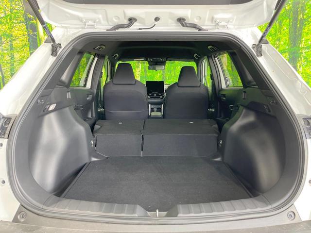 カローラクロス ハイブリッド　Ｓ　純正１０インチナビ　全周囲カメラ　衝突被害軽減装置　レーダークルーズコントロール　ＥＴＣ　フルセグ　ｂｌｕｅｔｏｏｔｈ　１７インチアルミ　誤発信抑制装置　車線逸脱時警報システム　ＬＥＤヘッド（10枚目）