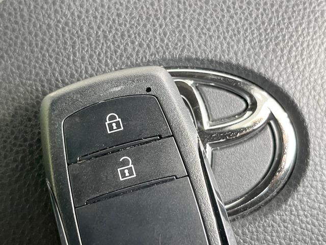 カローラクロス ハイブリッド　Ｓ　純正１０インチナビ　全周囲カメラ　衝突被害軽減装置　レーダークルーズコントロール　ＥＴＣ　フルセグ　ｂｌｕｅｔｏｏｔｈ　１７インチアルミ　誤発信抑制装置　車線逸脱時警報システム　ＬＥＤヘッド（39枚目）