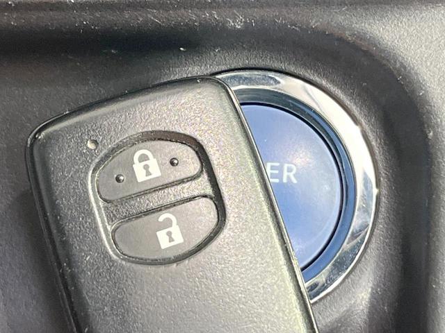 アクア Ｇブラックソフトレザーセレクション　純正ＳＤナビ　バックカメラ　禁煙車　レザーシート　ドラレコ　コーナーセンサー　スマートキー　ＥＴＣ　クルコン　純正　オートライト　オートエアコン　Ｂｌｕｅｔｏｏｔｈ　ＣＤ　ＤＶＤ再生（5枚目）