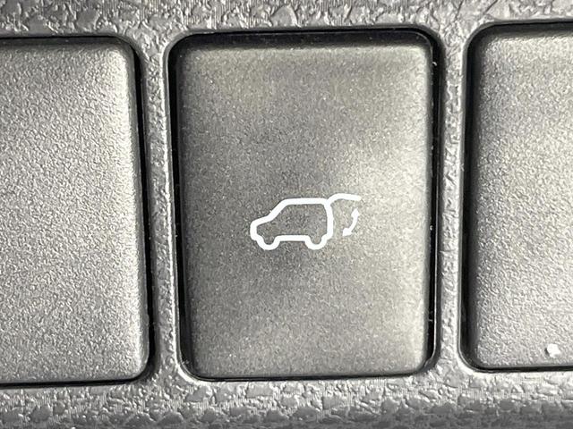 ハリアー プレミアム　純正ＳＤナビ　バックカメラ　衝突被害軽減システム　レーダークルーズ　電動リアゲート　ハーフレザーシート　パワーシート　コーナーセンサー　スマートキー　ＬＥＤヘッド　ビルトインＥＴＣ（7枚目）