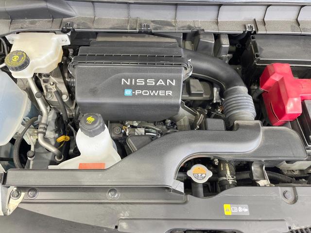 セレナ ｅ－パワー　ハイウェイスターＶ　純正ナビ　衝突被害軽減システム　プロパイロット　両側電動ドア　全周囲カメラ　スマートキー　ＬＥＤヘッド　ＥＴＣ２．０　コーナーセンサー　純正１６インチアルミ　オートハイビーム　車線逸脱警報（19枚目）