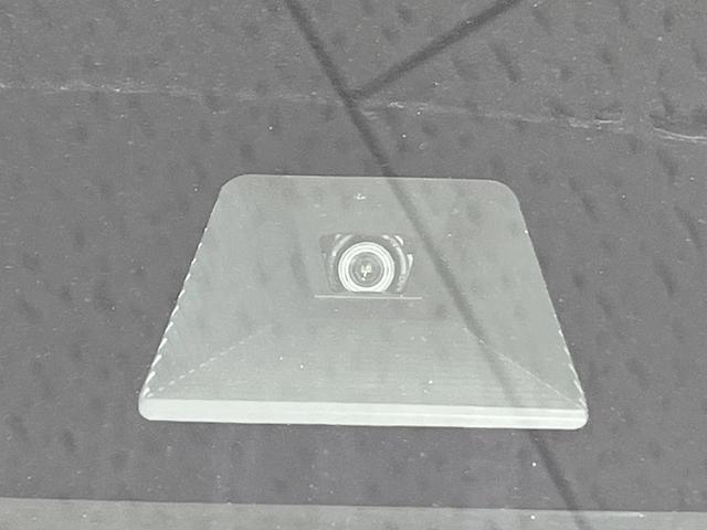 �y�z���_�Z���V���O�z���s���ɑO���̎ԗ�����F�����A�Փ˂������Ȏ��͌x��ƃu���[�L�ŏՓˉ���Ɣ�Q�y�����A�V�X�g�B�����S�Ƀh���C�u�����y���݂��������܂��B