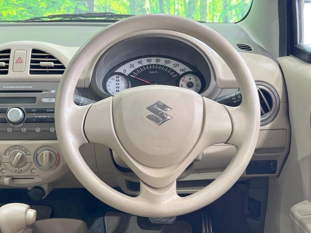 �C���e���A�ɍ��킹���f�U�C���̃X�e�A�����O�́A�^�]�������̂��Ƃ��l���A�^�]���₷���`��A�傫���ł��B�����x�A���ۂɐG���Ă��m���߂��������B