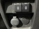 ハイブリッドＸ　両側電動スライドドア　衝突被害軽減　禁煙車　シートヒーター　コーナーセンサー　スマートキー　車線逸脱警報　オートライト　オートエアコン　Ｂｌｕｅｔｏｏｔｈ　ＣＤ／ＤＶＤ再生（34枚目）