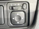 【電動格納ミラー】サイドミラーは電動格納式となっており、狭い駐車場でもキズがつくリスクを抑えられます。