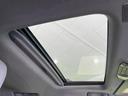 【サンルーフ】開放感たっぷりの希少装備、サンルーフが装着されています！車内に明かりを取り入れたり景色を楽しむ以外にも、車内の空気も簡単に換気できて快適です！