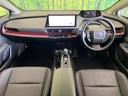 プリウス Ｚ　禁煙車　純正１２型ナビ　全周囲カメラ　ＥＴＣ２．０　Ｂｌｕｅｔｏｏｔｈ再生　フルセグＴＶ　パワーバックドア　シートベンチレーション　アクセサリーコンセント　ステアリングヒーター　レーダークルーズ（2枚目）