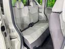 後部座席も気になるようなキズ・汚れやへたり等、大きなダメージはなく、良好な状態です。