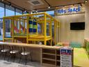 大きなキッズスペースも完備!小さなお子様連れでも、ゆっくりとお車探しをお楽しみいただけます。